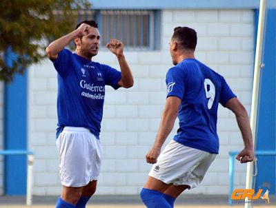 Vilaseca celebra el primer tanto ante el Antequera 
