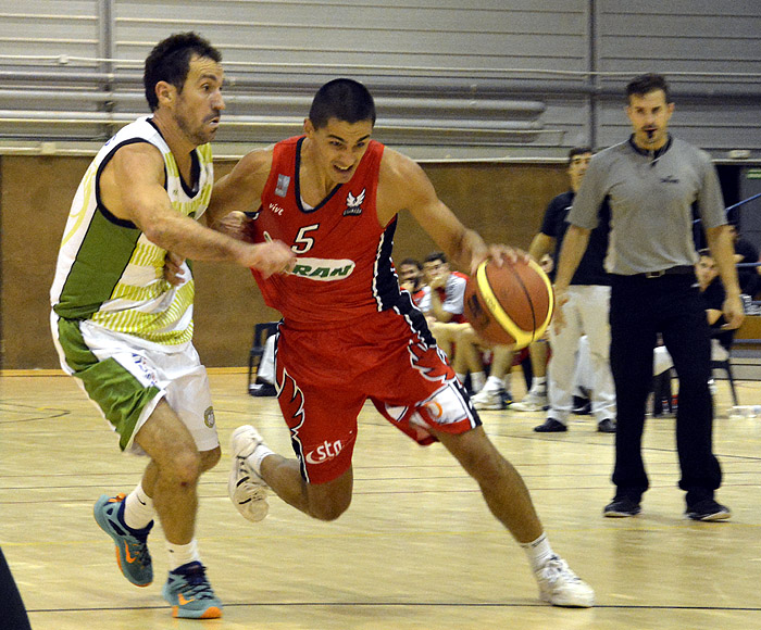 Carlos Corts en una acción del encuentro en Albacete (PHOTOGRAPHERSPOR)