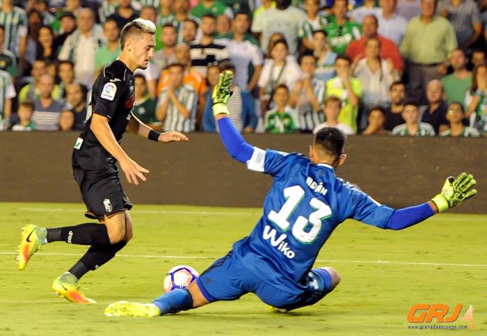 Atzili, frente al Betis