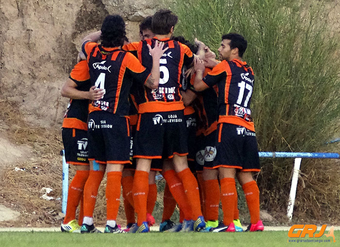 Los lojeños celebraron el único tanto del encuentro (VICENTE CARVAJAL)