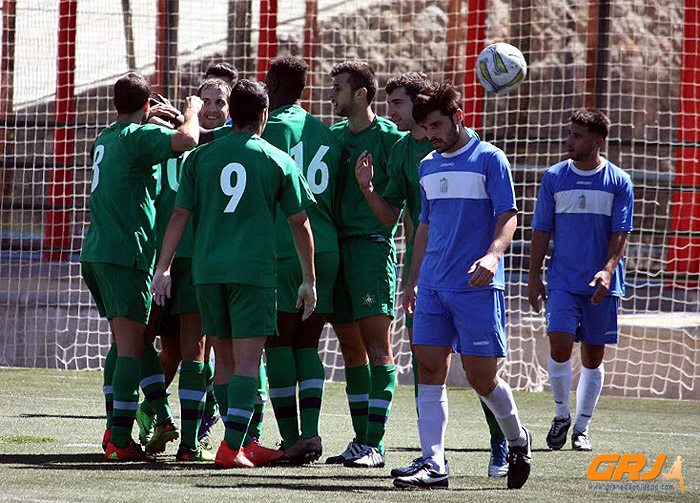 Los jugadores almeriense celebrando el único gol del partido (M. LÓPEZ)