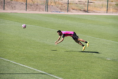 Toral remata a puerta durante un entrenamiento 