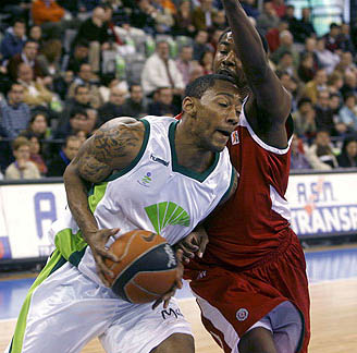 Hunter con Marcus Haislip en el último partido (ACBMEDIA)