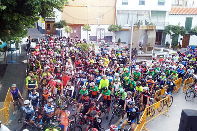 Participantes antes de tomar la salida 