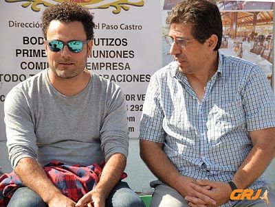 Rizos, a la izquierda, vio en acción a sus nuevos jugadores (LÁZARO)