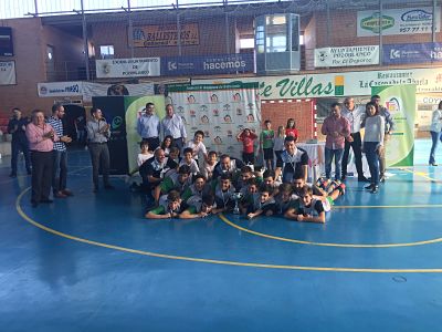 El combinado gaditano celebrando su triunfo 
