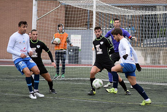 El Antequera CF salió líder del estadio lojeño (CASTILLO)