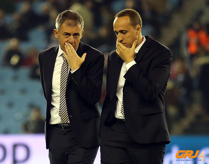 Lucas Alcaraz dialoga con Jesús Cañadas, su ayudante (LOF)