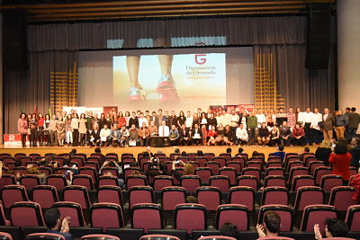 Entrega de galardones a los participantes 