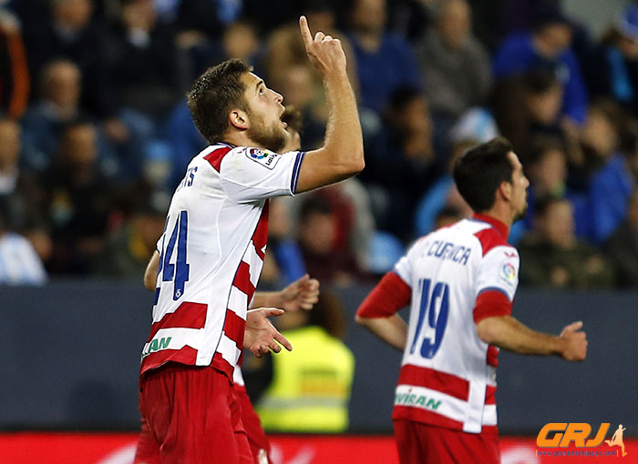 Kravets celebra el tanto de la igualada en La Rosaleda (LOF)
