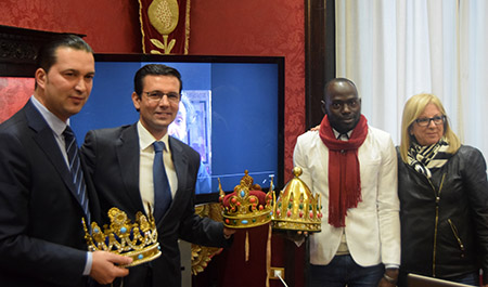 Óscar Fernández junto al alcalde de Granada en la presentación (GRJ)