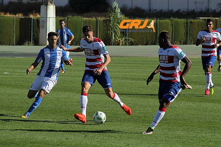 Entrena intenta una jugada en un partido anterior