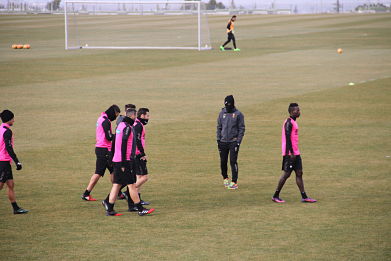 Alcaraz se ha protegido del frío 