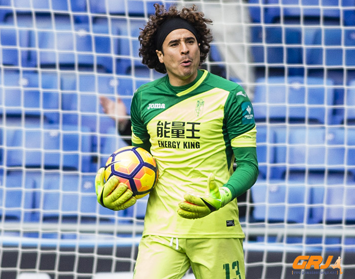 Guillermo Ochoa durante el encuentro ante el Espanyol (LOF)