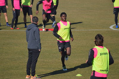 Hongla podría tener sitio en el once 