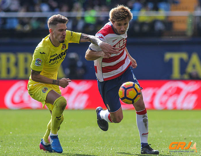 Samper en una acción del encuentro jugado ante el Villarreal CF (LOF)