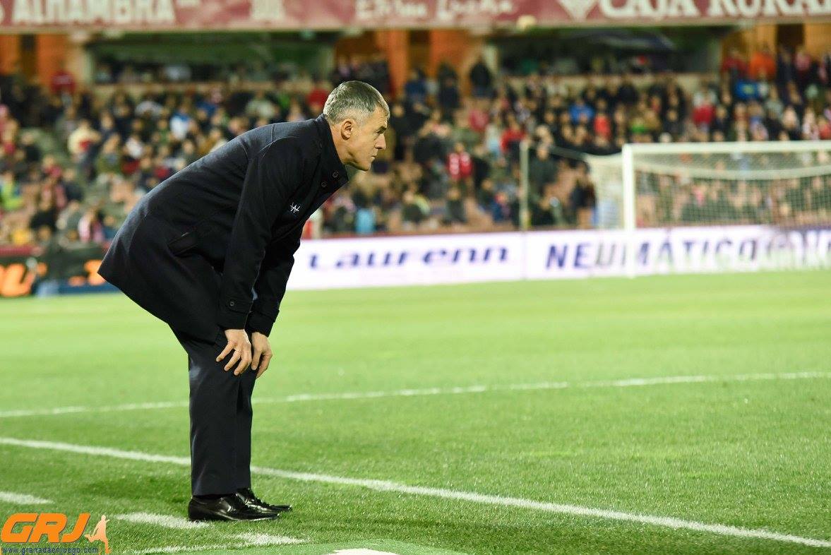 Alcaraz, en la banda de  Los Cármenes (J. M. BALDOMERO)