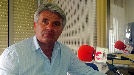 Luis Navarro vuelve a los banquillos este domingo (ARCHIVO)
