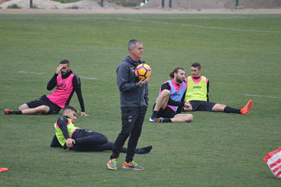 Alcaraz busca soluciones 