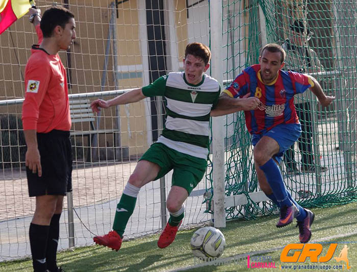 Una acción del encuentro entre Céltic CF y Vandalia (VICENTE CARVAJAL)