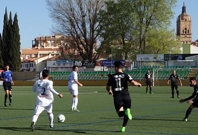 El Guadix se tuvo que conformar con el empate (M. DELGADO)
