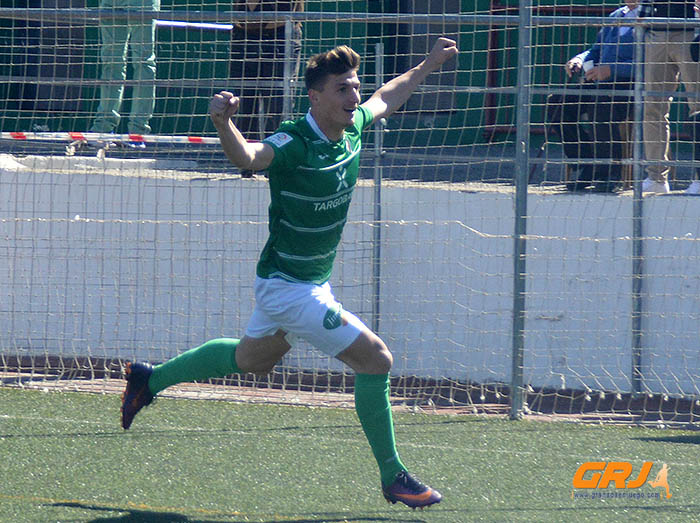 Olalla celebra el gol que abrió el marcador ante el Dos Hermanas San Andrés (LÁZARO)