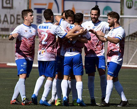 Los jugadores lojeños celebran uno de los goles del partido ante el San Pedro