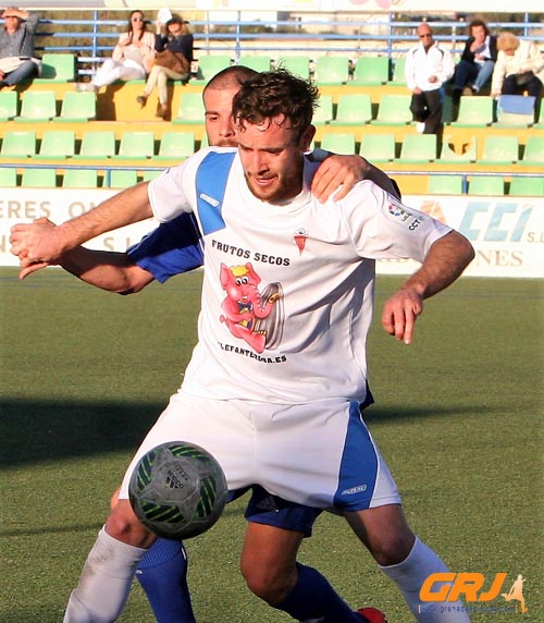 El Guadix se adjudicó la victoria en casa (JESÚS HURTADO)