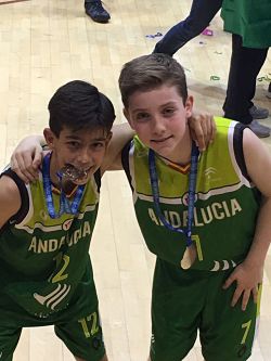 Álvaro y Victor celebran su medalla de plata 