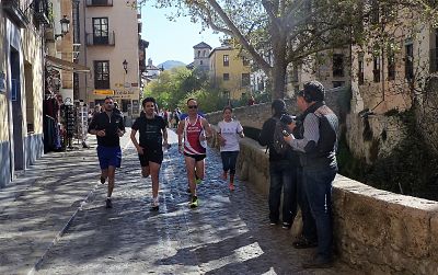 El alcalde y el concejal de deportes en un tramo del recorrido 