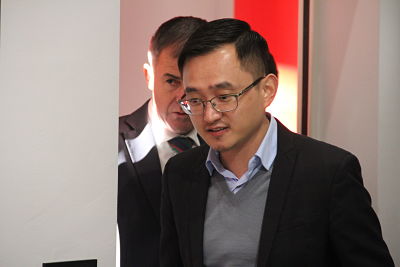 John Jiang el día que renovó a Alcaraz (GRJ)