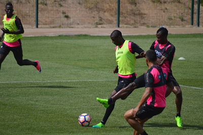 Ramos dispara a portería durante la sesión del entrenamiento (GRJ)