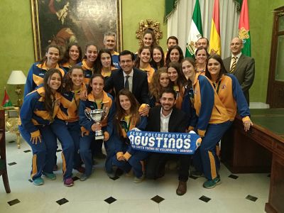 Agustinos visitó el Ayuntamiento 