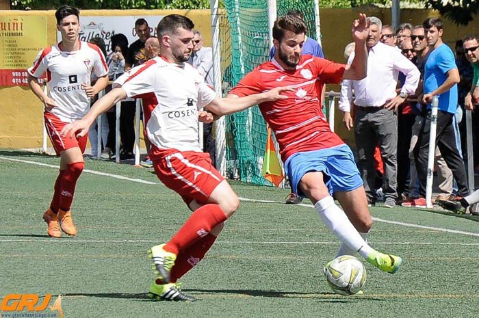 El Cúllar Vega CF certificó la permanencia ante los almerienses (J. M. BALDOMERO)