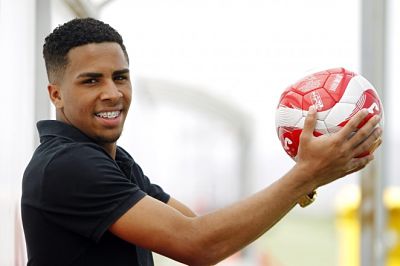 Caio Emerson ya luce como rojiblanco 