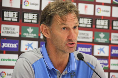Tony Adams,en rueda de prensa 