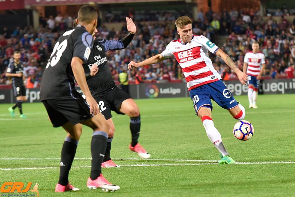 El rojiblanco Entrena en una acción del último partido. (BALDOMERO)