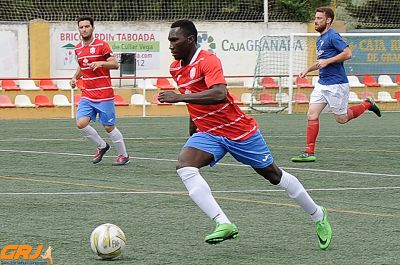 El Cúllar Vega CF no se pudo llevar el triunfo (JOSÉ M. BALDOMERO)