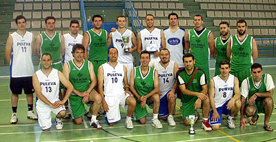 Representantes del equipo de Puleva, ganador del torneo de empresas 