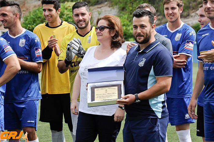 Romario fue homenajeado en el último partido de la temporada (J. M. BALDOMERO)