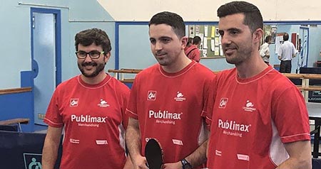José Manuel Ruiz junto a sus nuevo compañeros de equipo