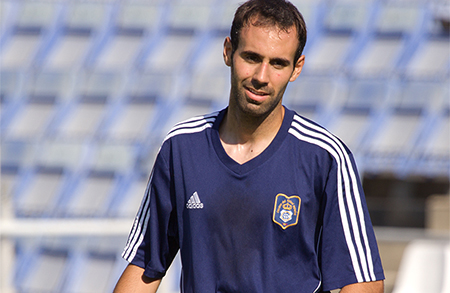 Víctor Díaz también se decanta por la rojiblanca horizontal 