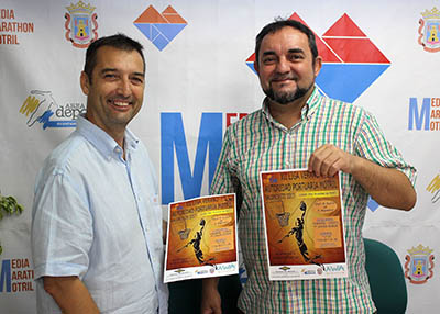 Carlos González (izq) y Miguel Ángel Muñoz presentan el XII Torneo de Verano Autoridad Portuaria de Motril