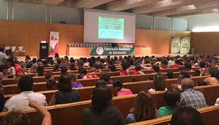 El salón de actos de CajaGranada acogió el acto final de la temporada