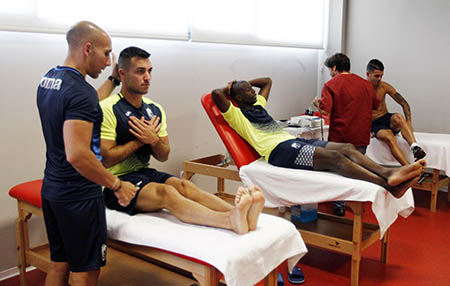 Los jugadores han pasado esta mañana los reconocimientos médicos (PEPE VILLOSLADA)