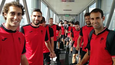 El equipo, antes de coger el vuelo (GRANADA CF)
