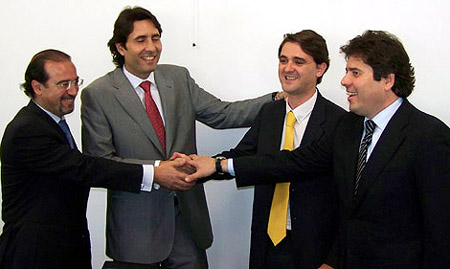 Javier Jiménez, Ignacio Cuerva, Alberto García y Gerardo Cuerva estrechan las manos