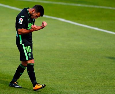 Joselu celebra el último de sus cuatro tantos (GRANADA CF)
