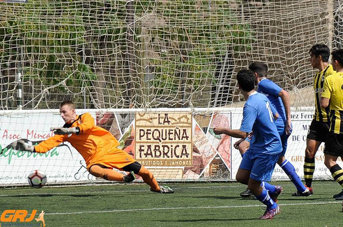 Momento en el que Pelusa adelanta al equipo de casa (JOSÉ M. BALDOMERO)