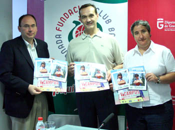 Pedro Jiménez junto a Julián Aranda y Mariki (CBGRANADA.COM)